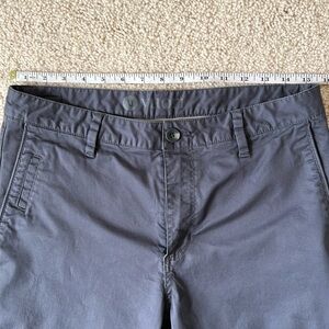 Men’s Vuori Collins chino pant size 30; “azure” colorway.